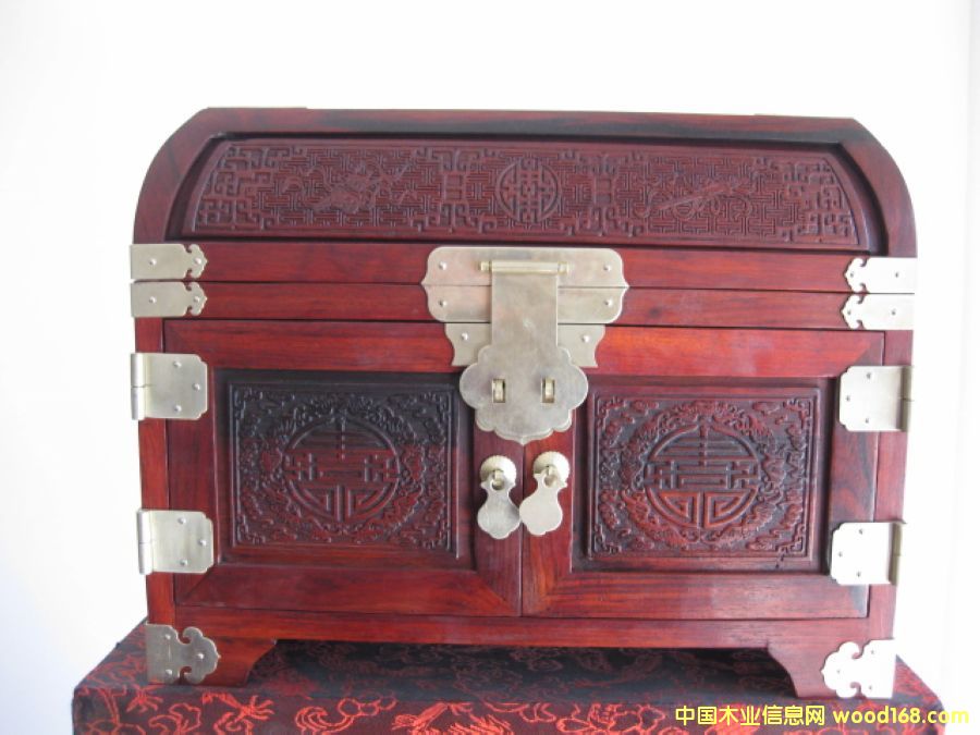 ��֦���