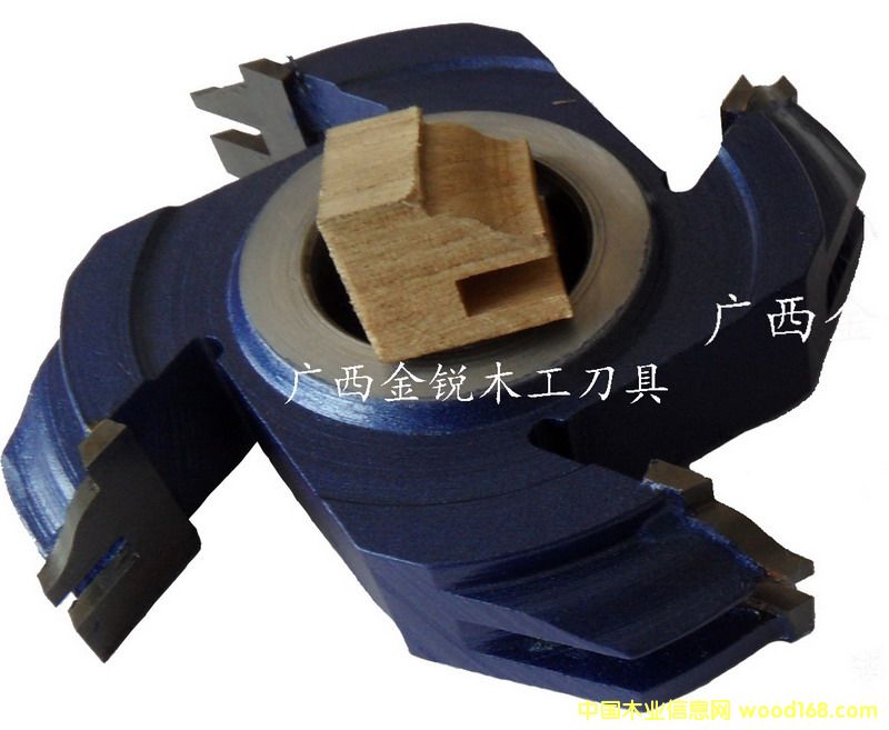 ���� ����M�ϵ� ľ�����ߵ�Ԕ��(x��)��B