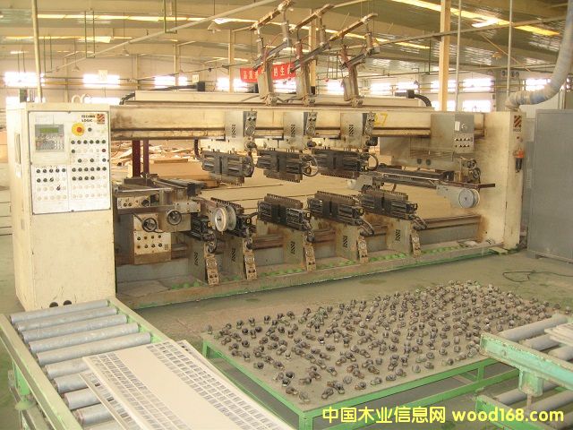 �ȁ�˹���@200�S