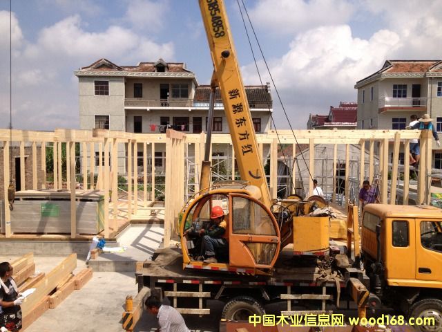 �Ϻ������u��ʽľ�Y(ji��)��(g��u)�e��