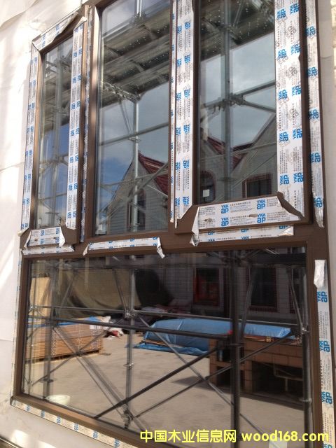 �Ϻ������u��ʽľ�Y(ji��)��(g��u)�e��