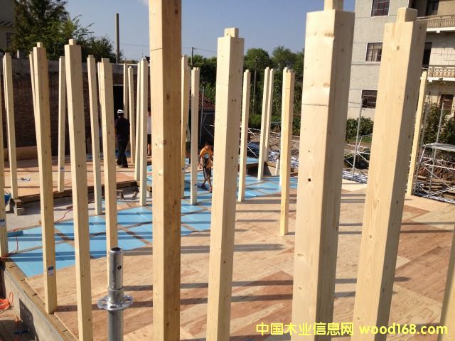 �Ϻ������u��ʽľ�Y(ji��)��(g��u)�e��