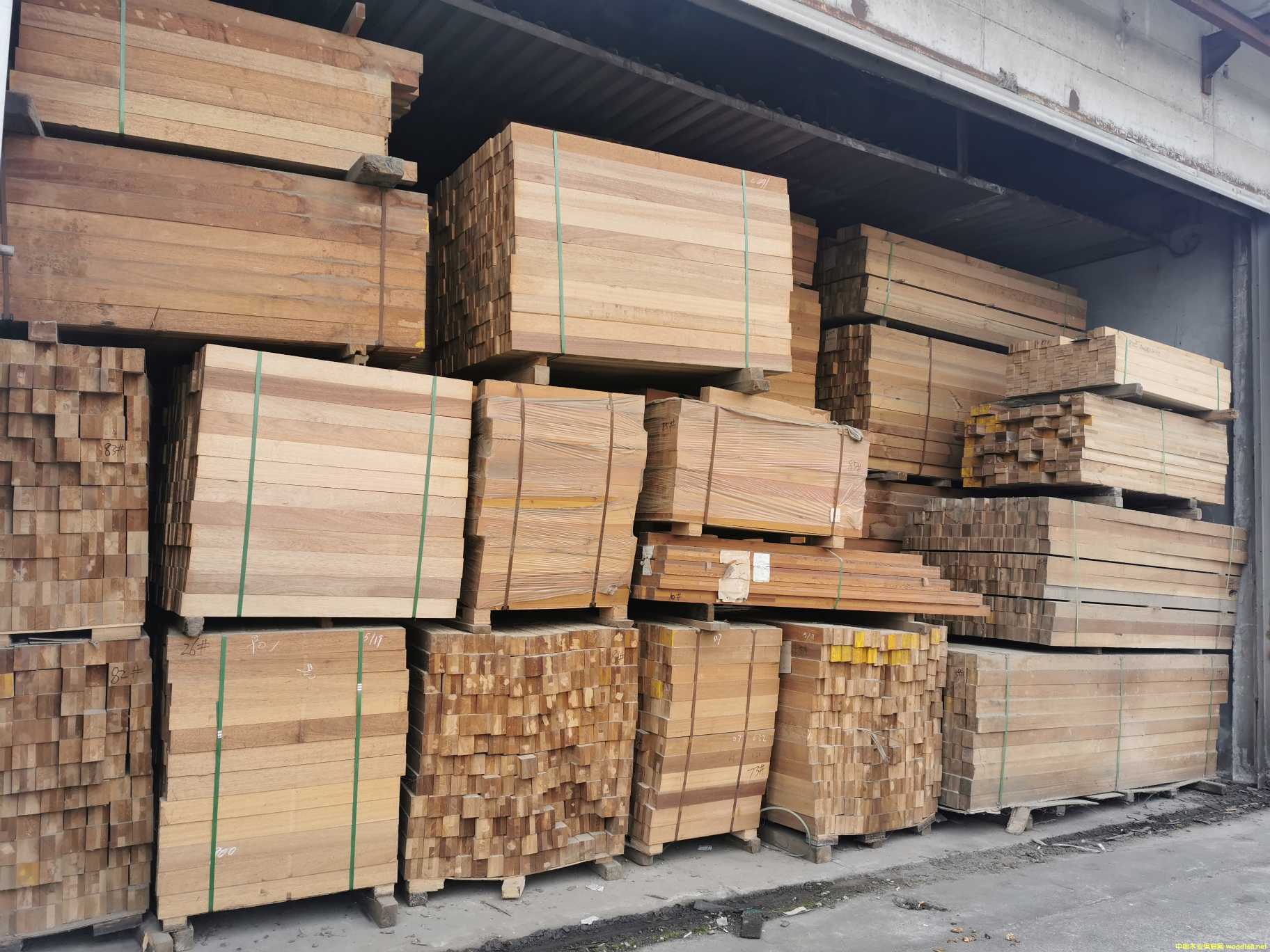 ���񴰿��ϼ��ɲĵ̓r��}